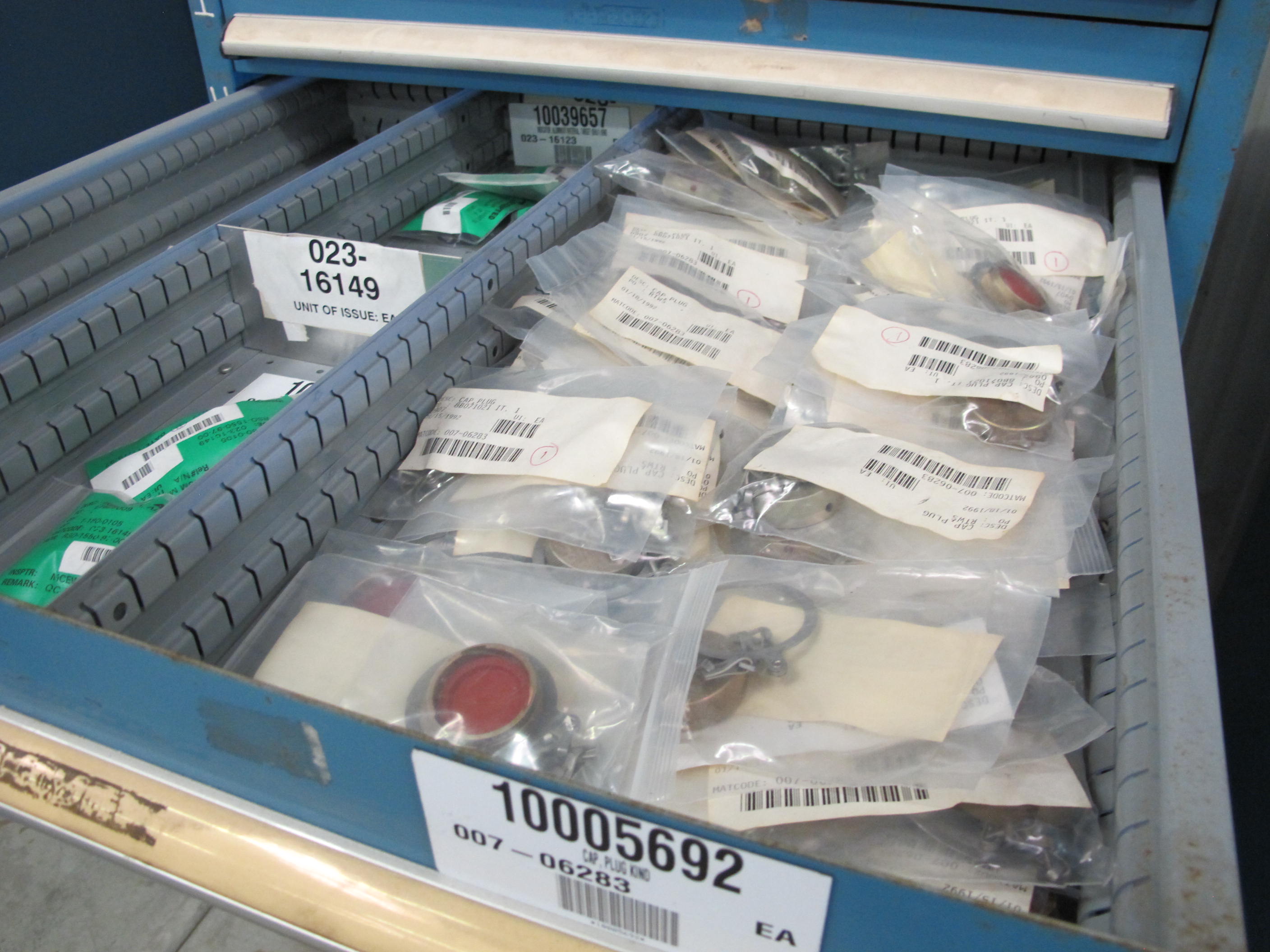 LISTA HEAVY DUTY 10-DRAWER PARTS CABINET W/ CONTENTS (W-44) LOADING & HANDLING FEE $25-